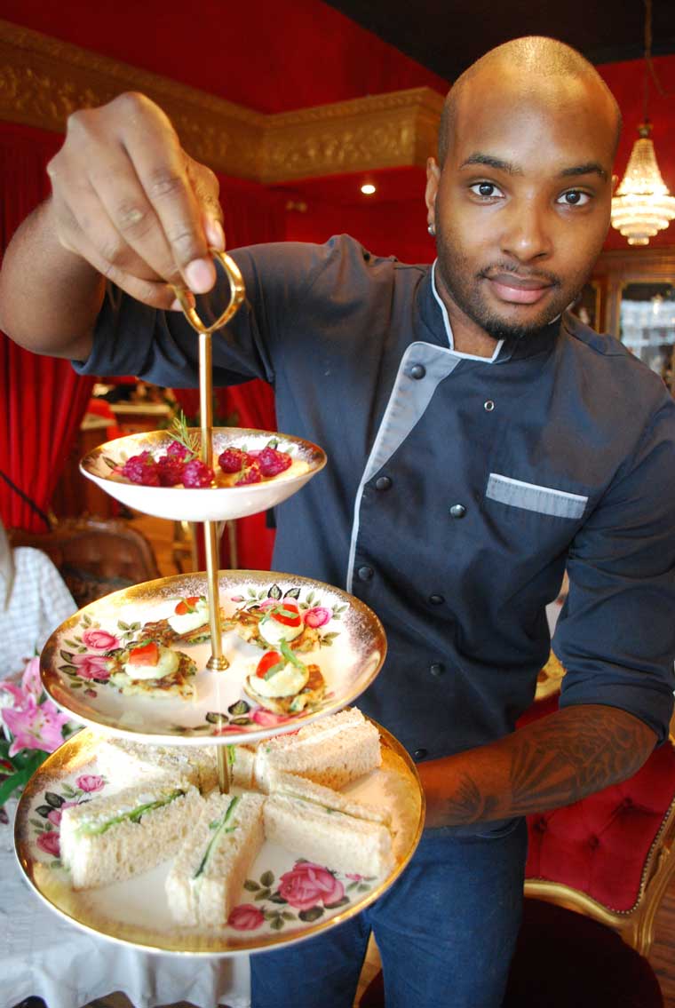 Chrisley Polomack with the cake stand