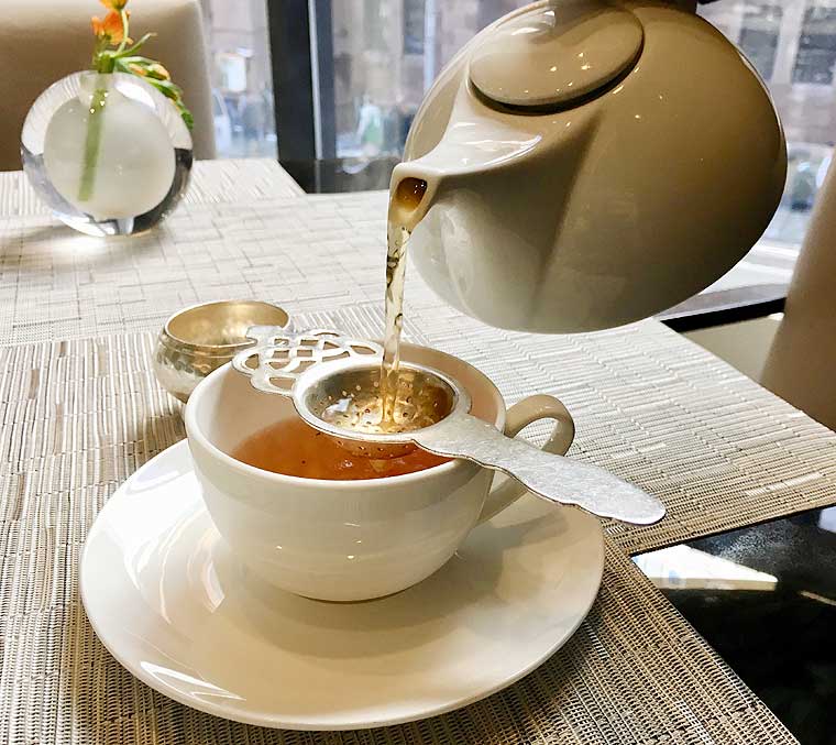Tea with Villeroy & Boch tea ware