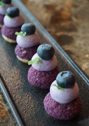 Choux Bun Blueberry