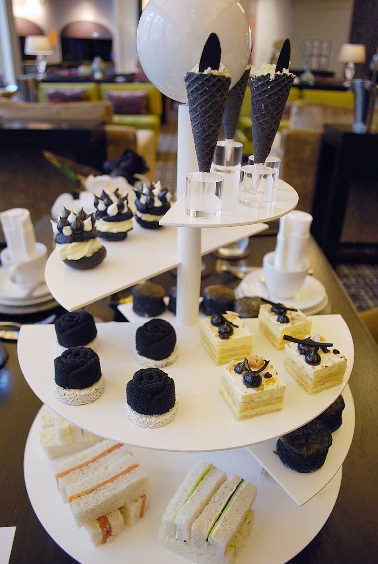 Escher X nendo: Monocromatic High Tea