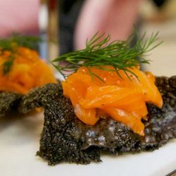 Veuve Rosè Ora King Salmon Gravlax with a Yuzu Mayo served on a Squid cracke