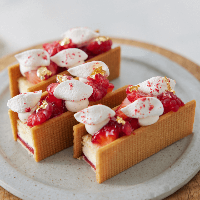 Strawberry shortcake, sable, marinated strawberry