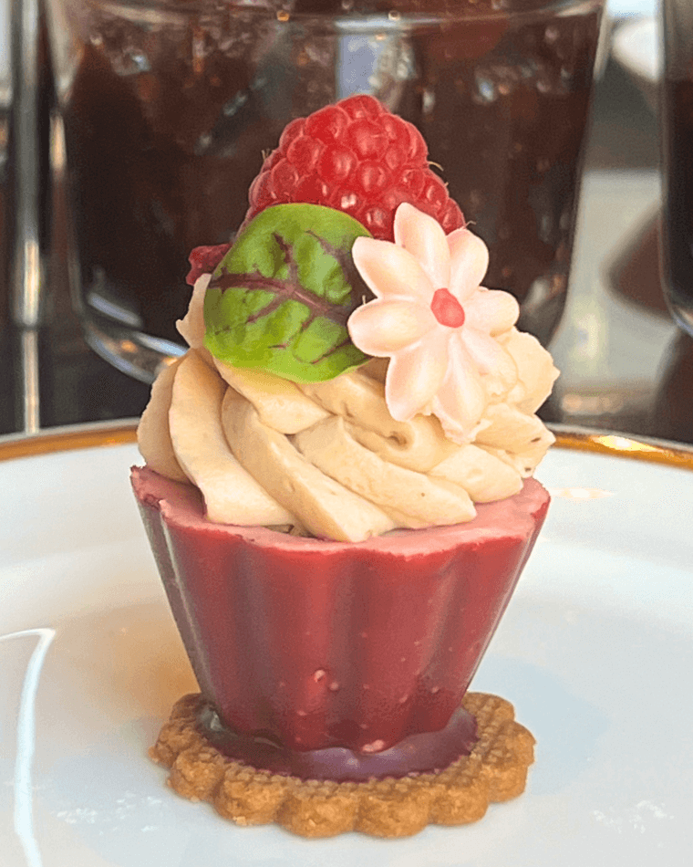 Raspberry teacup